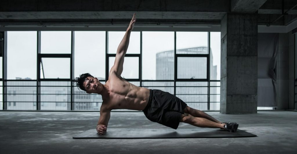 How to train for a 5K run if you are a beginner? 2 side-planks
